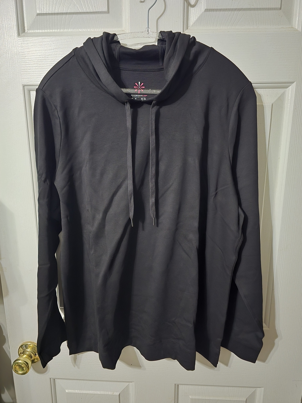 Isaac Mizrahi Black Hooded Pullover Sweatshirt